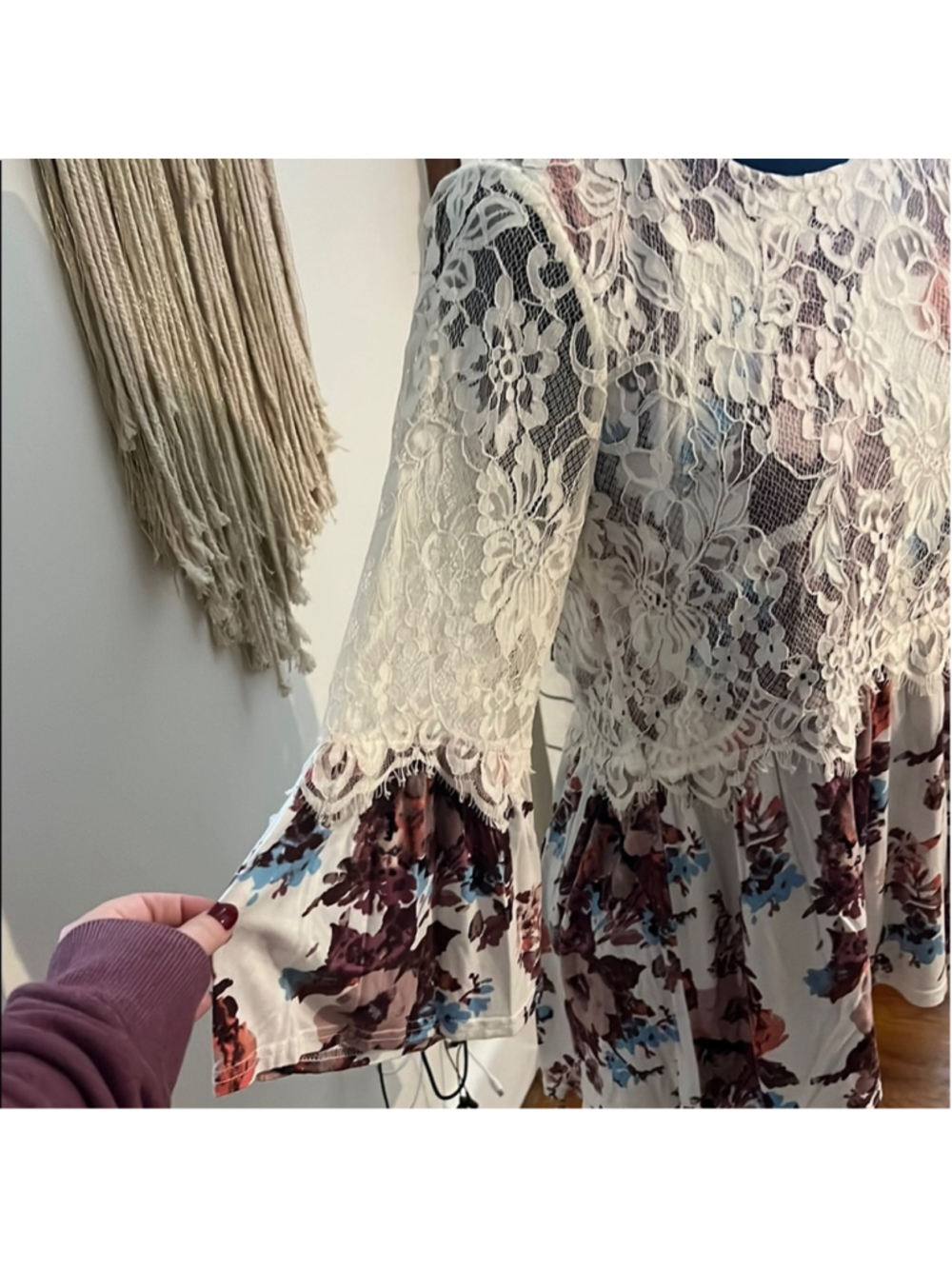 ⭐️Clearance | BKE Boutique Women's Floral Lace Blouse - Picture 4 of 9